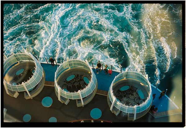 Où peut-on louer une maison de vacances en Dordogne avec des ateliers de cuisine et des visites de grottes préhistoriques?